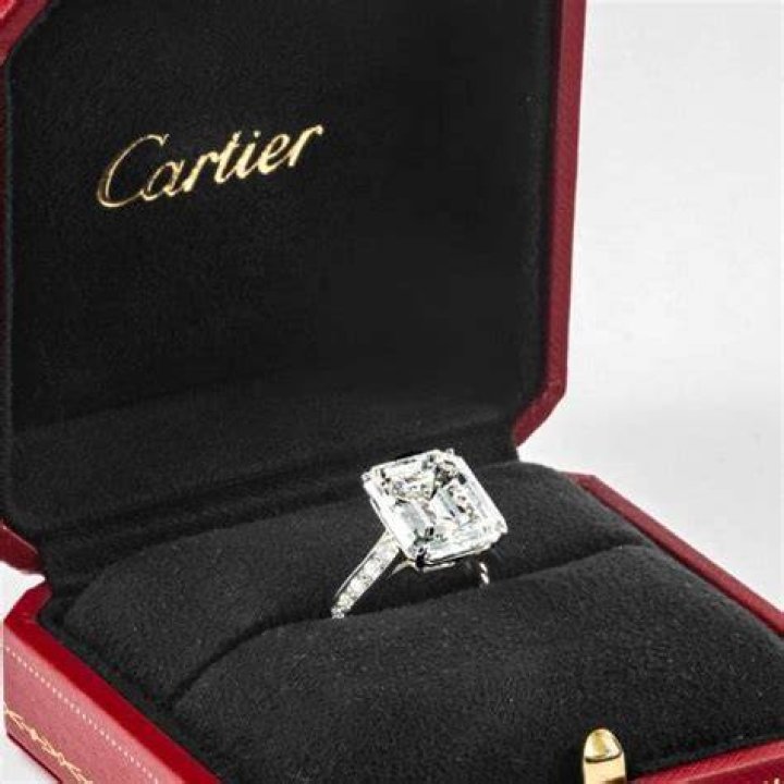 Does Cartier sell blood diamonds?