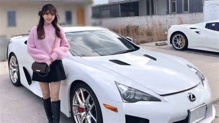 Is Lexus a woman's car?