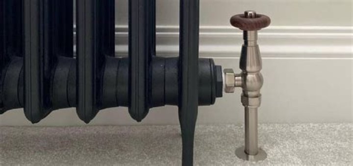 Should radiator valves be fully open?